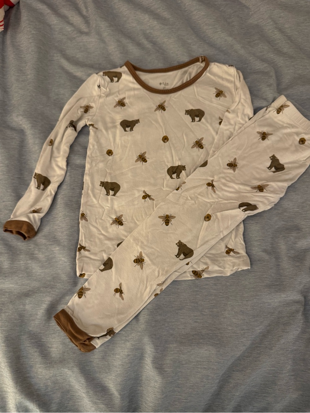Kyte BABY Cream Pajama Set with Brown Bear & Bee Motif